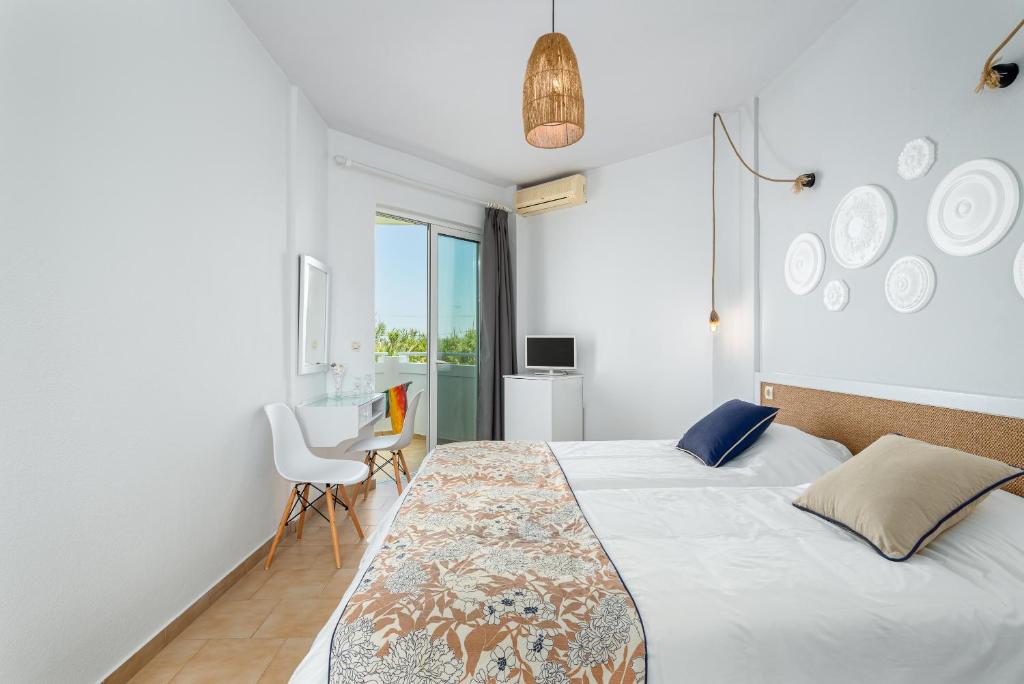 Mrs Chryssana Beach Hotel - Friends & Family Sea View Room