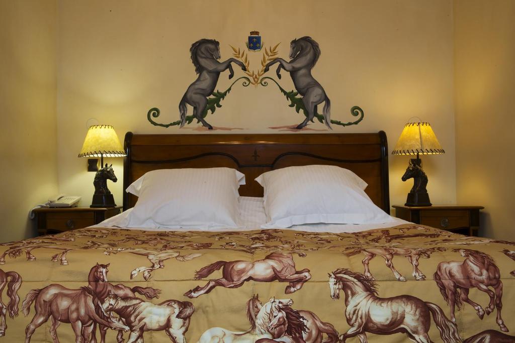Postel nebo postele na pokoji v ubytování Hôtel du Domaine de La Grange de Condé
