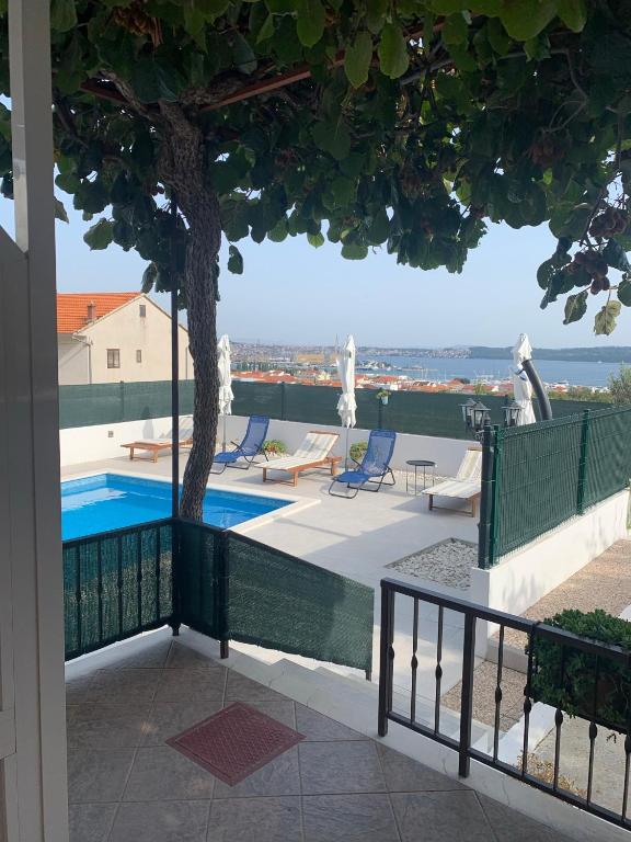 Bazén v ubytování Apartments Villa Bella Vista Seget nebo v jeho okolí