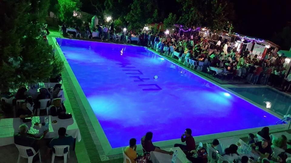 Bazén v ubytování Uyum Hotel nebo v jeho okolí