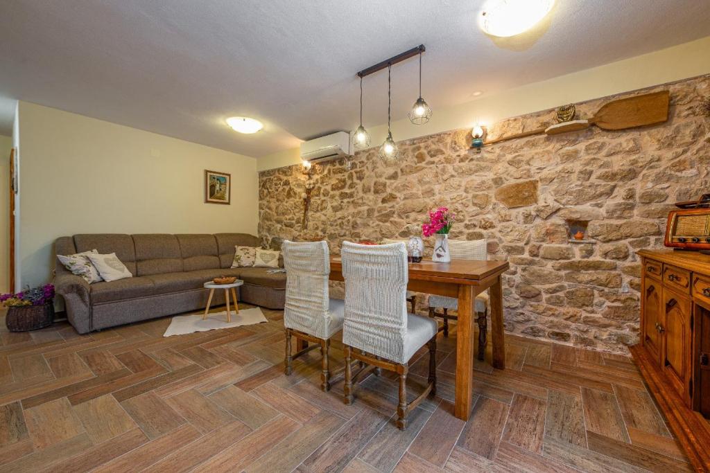 Posedenie v ubytovaní Holiday Home Stone Wall