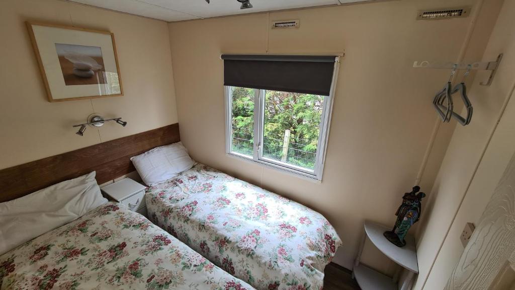 Postel nebo postele na pokoji v ubytování Hawthorn Self Catering Cottages