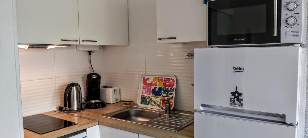 Kuchyň nebo kuchyňský kout v ubytování SOLEIL34