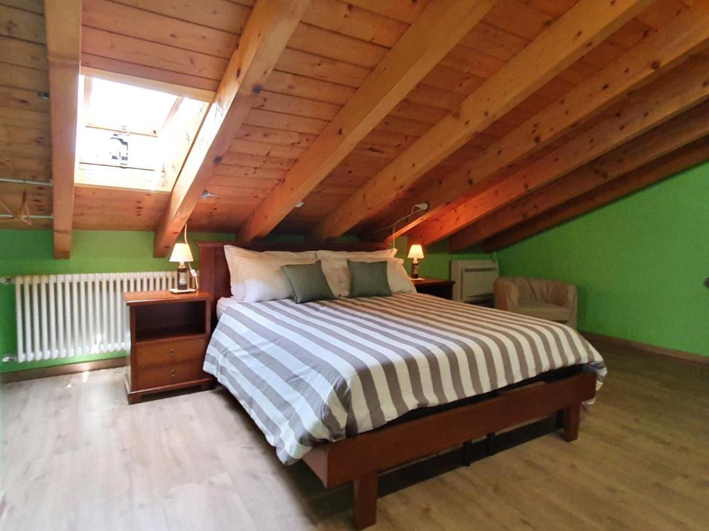 Llit o llits en una habitació de I Scalitt by Quokka 360 - Como Lake typical house in the fishing village
