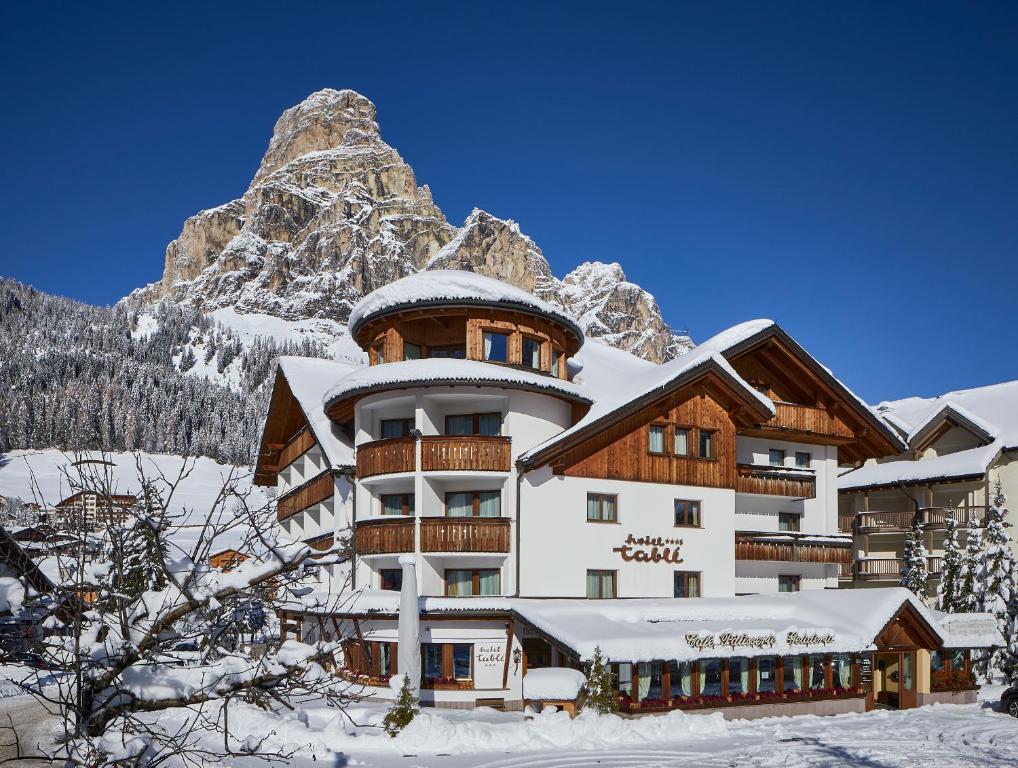 Nespecifikovaný výhled na hory nebo výhled na hory při pohledu z hotelu