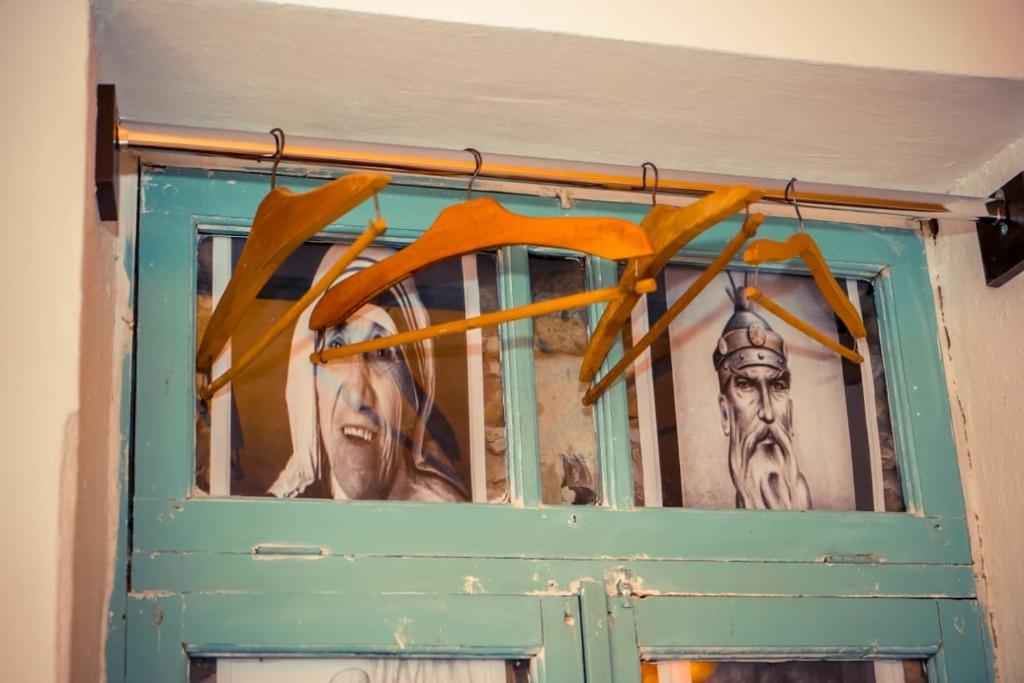 Fotografie z fotogalerie ubytování Flora's Guesthouse 'The Fir Gate' v destinaci Gjirokastër