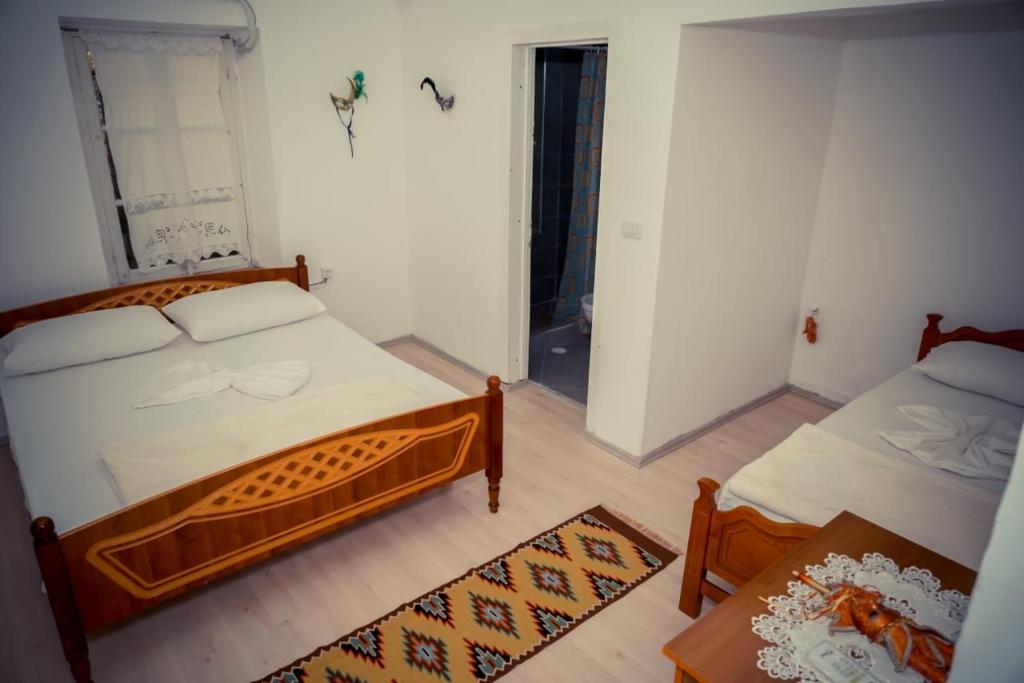 Postel nebo postele na pokoji v ubytování Flora's Guesthouse 'The Fir Gate'