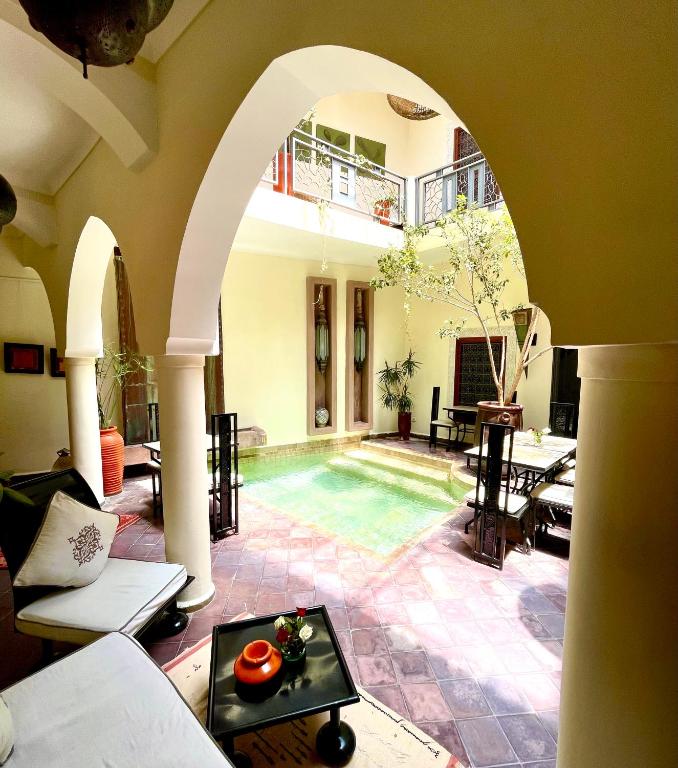 Bazén v ubytování Riad Jardin Des Rêves By La Siredrah nebo v jeho okolí