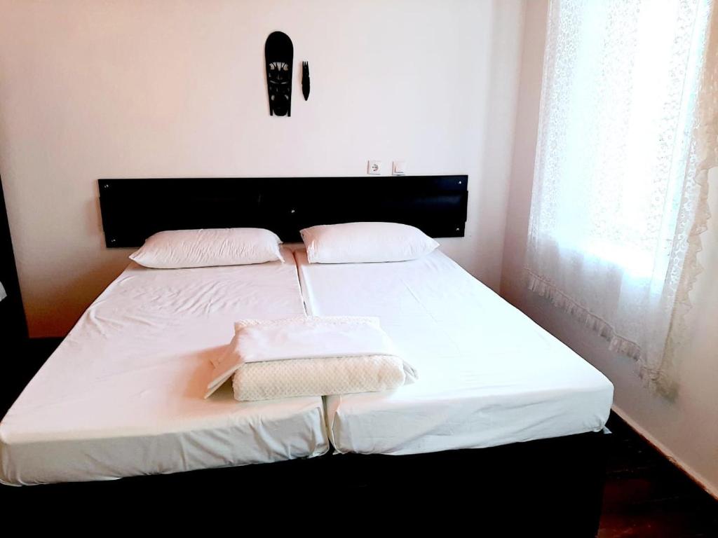 Postel nebo postele na pokoji v ubytování Flora's Guesthouse 'The Fir Gate'