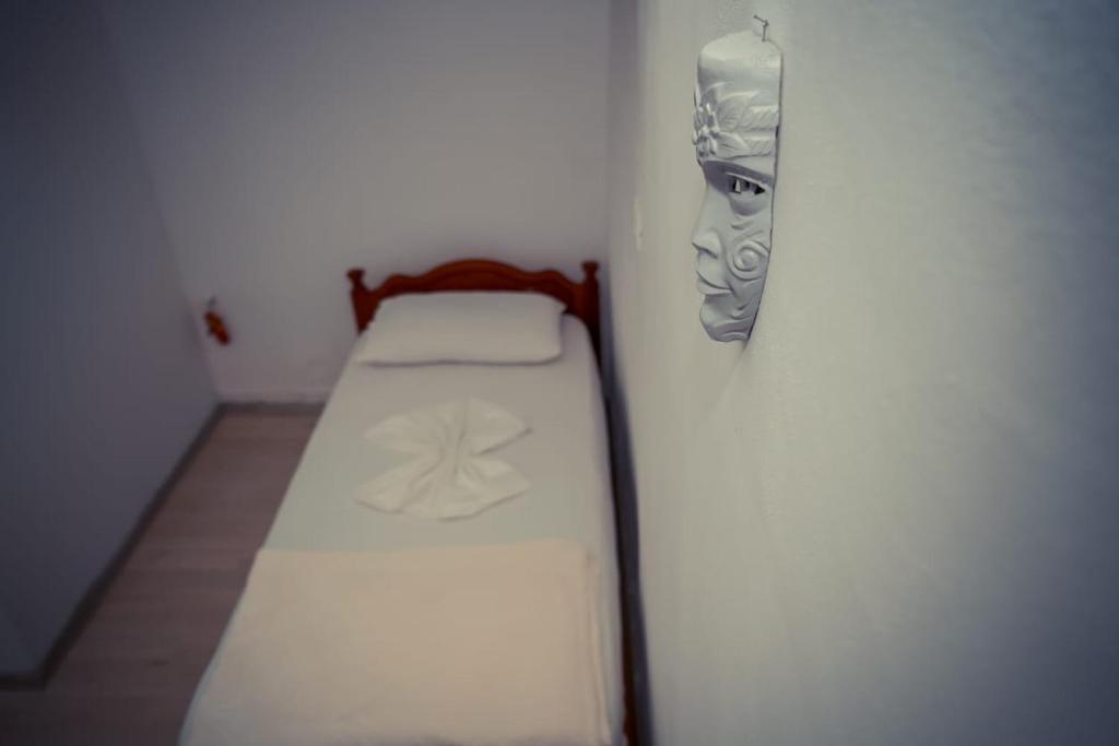 Postel nebo postele na pokoji v ubytování Flora's Guesthouse 'The Fir Gate'