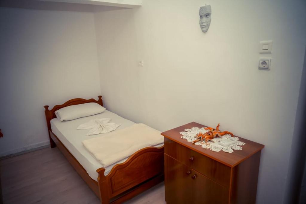 Postel nebo postele na pokoji v ubytování Flora's Guesthouse 'The Fir Gate'