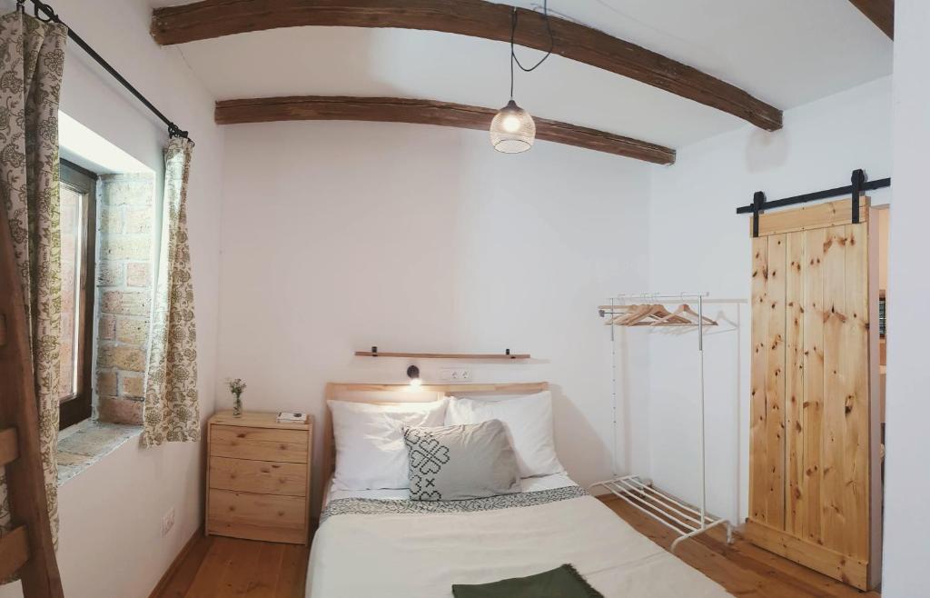 Säng eller sängar i ett rum på Tepke Guesthouse Garáb