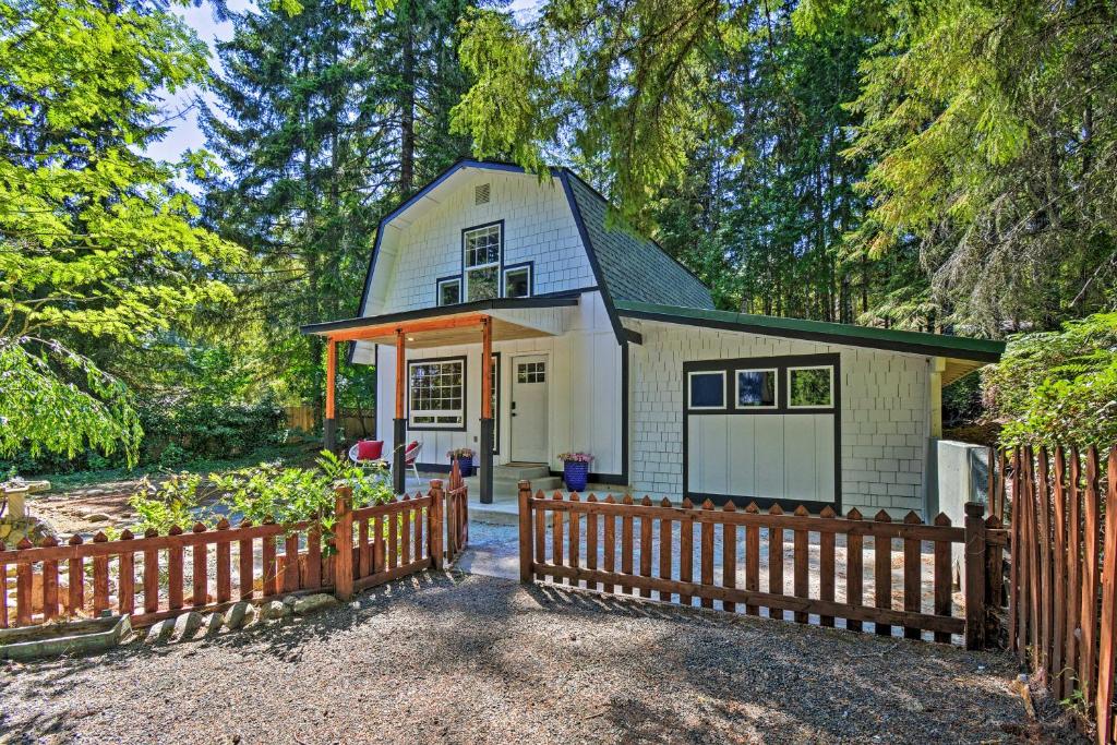 Quaint Lake Cushman Cottage with Private Access!, Hoodsport (updated