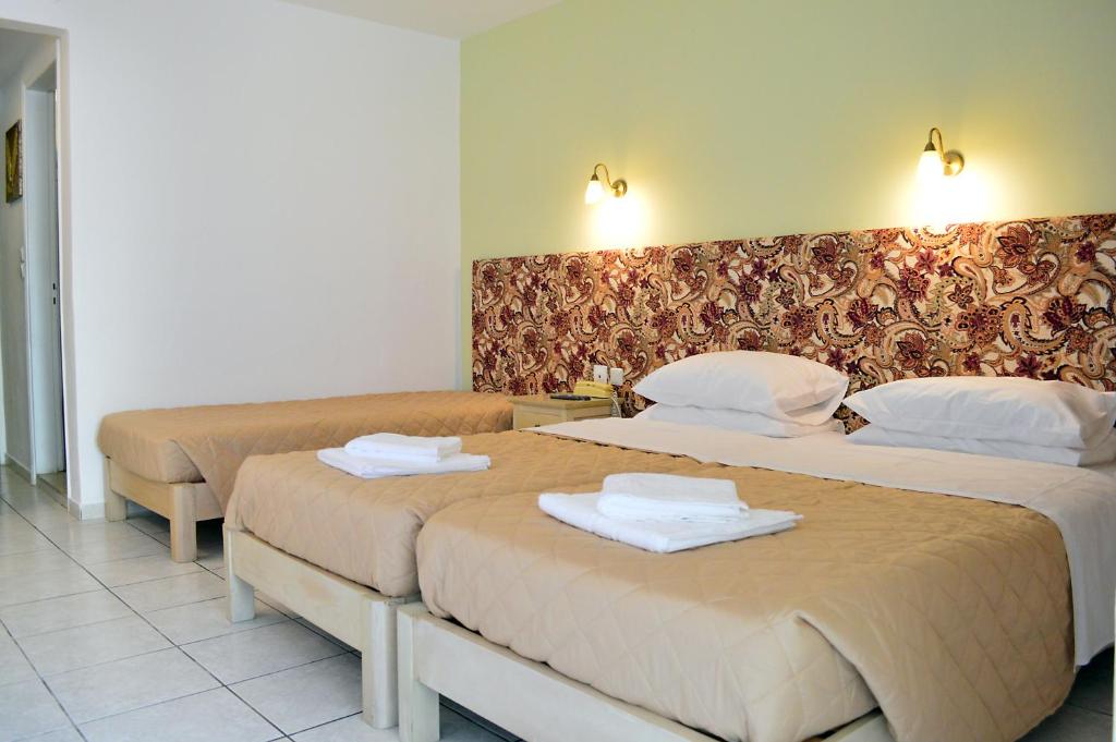 Postel nebo postele na pokoji v ubytování Alexandros Hotel