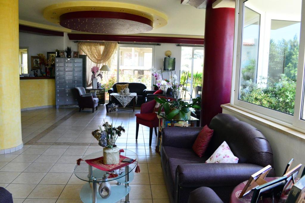 Posezení v ubytování Alexandros Hotel