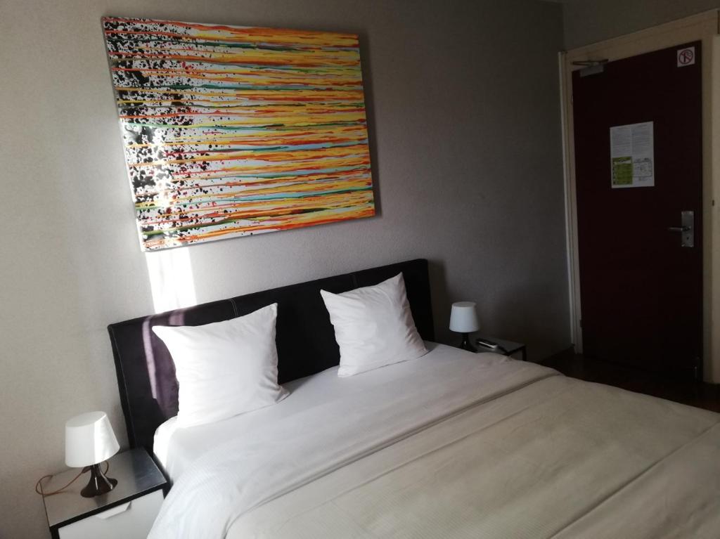 Uma cama ou camas num quarto em Hotel Parc & Lac