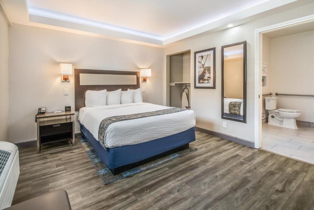 Inn at 50 Long Beach Convention Center - Queen Room - Accessible/Non-Smoking