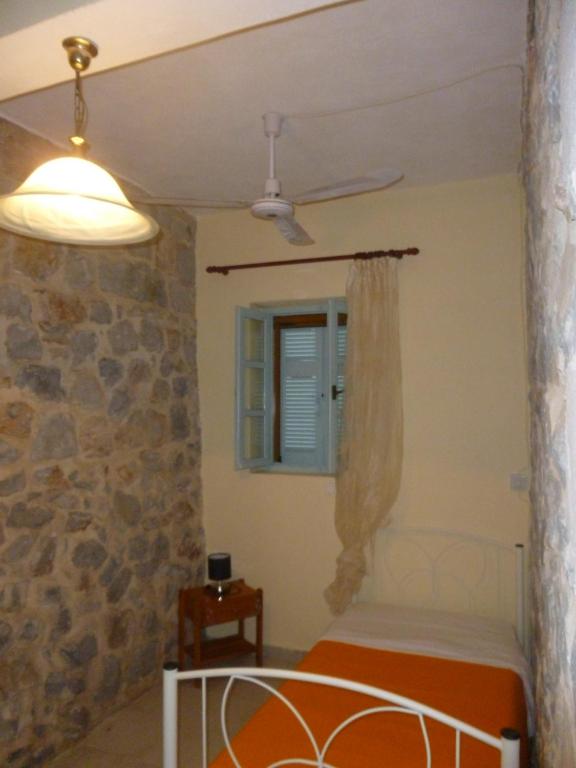 Postel nebo postele na pokoji v ubytování Katafigio Village