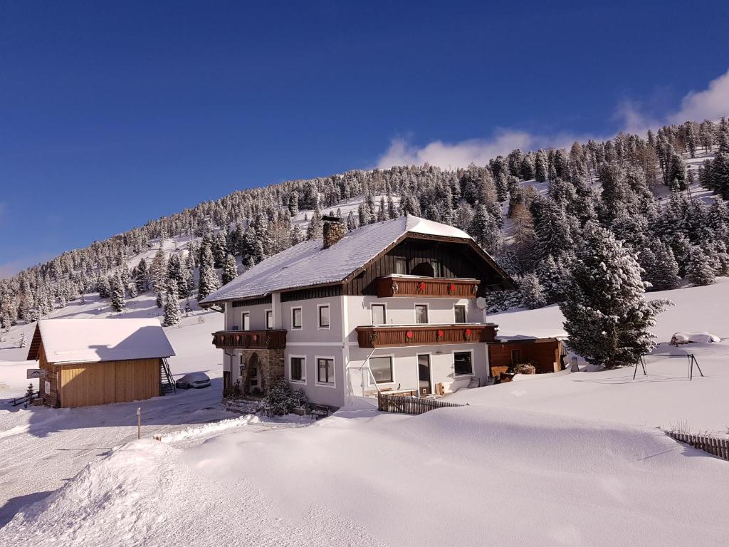 Photo de la galerie de l'établissement Ferienwohnungen Almsonne, à Thomatal