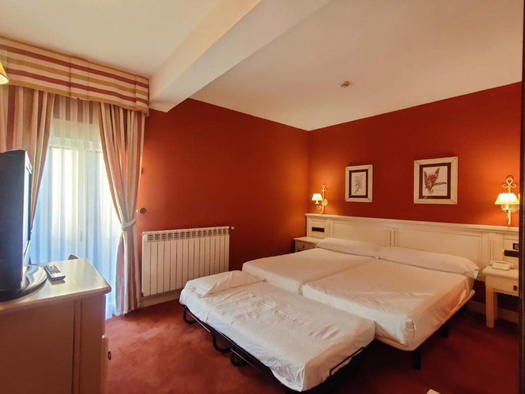 Postel nebo postele na pokoji v ubytování Hotel Leonor Mirón