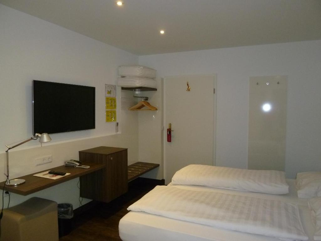Postel nebo postele na pokoji v ubytování Hotel & Gasthaus Backmulde