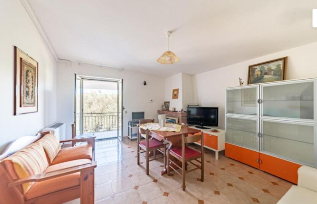 a living room with a couch and a table at Casa di Maria a Bosco in San Giovanni a Piro