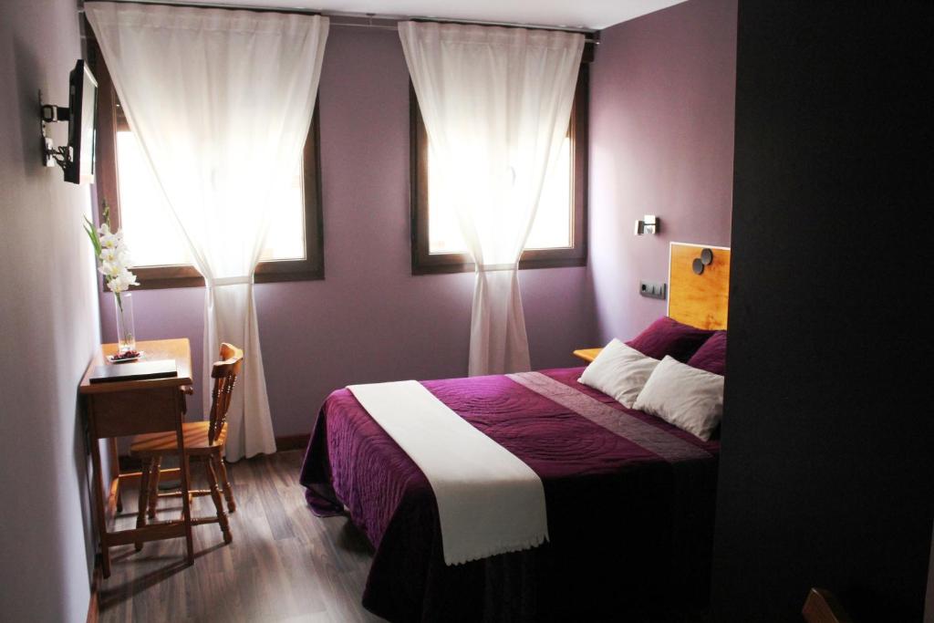 Posteľ alebo postele v izbe v ubytovaní Hostal Extremeño
