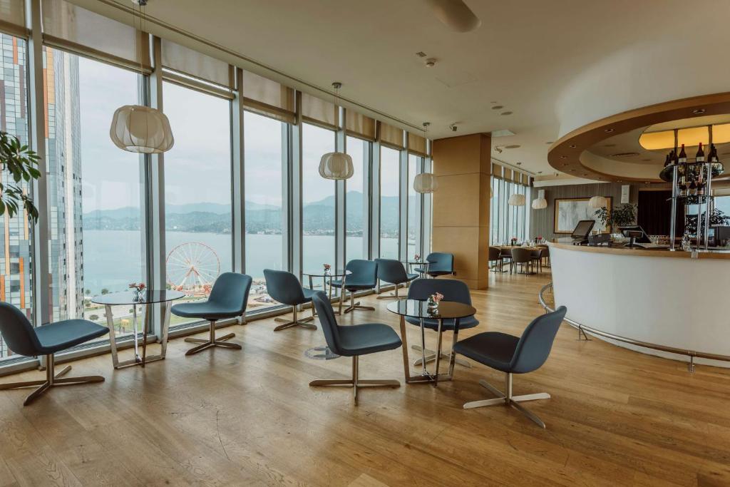 Гостиная зона в Radisson Blu Hotel Batumi
