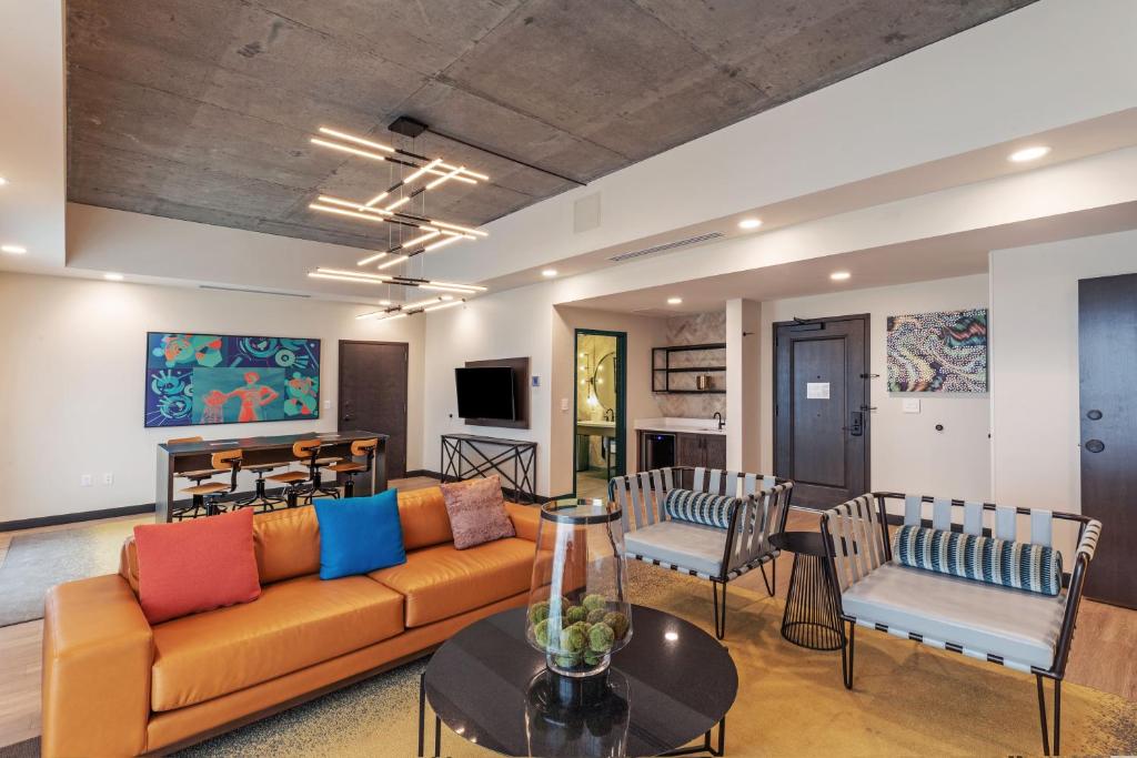 Hotel Indigo Tulsa DWTN/Entertainment Area photo