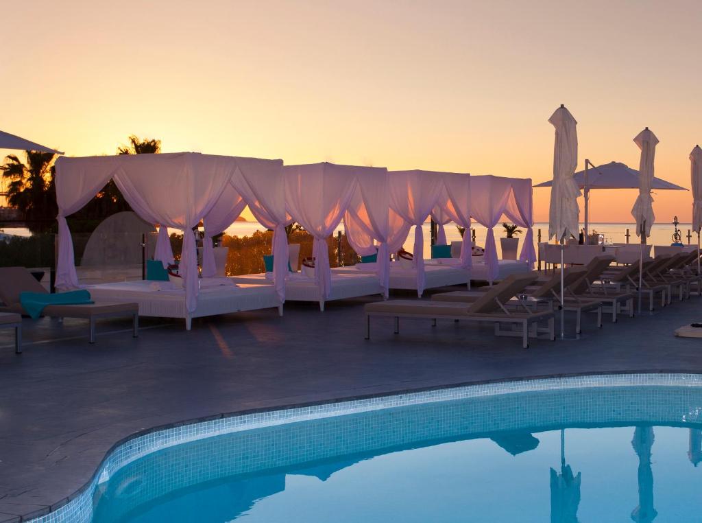 Typic Marina Playa - Adults Only, Bahia de Sant Antoni ...