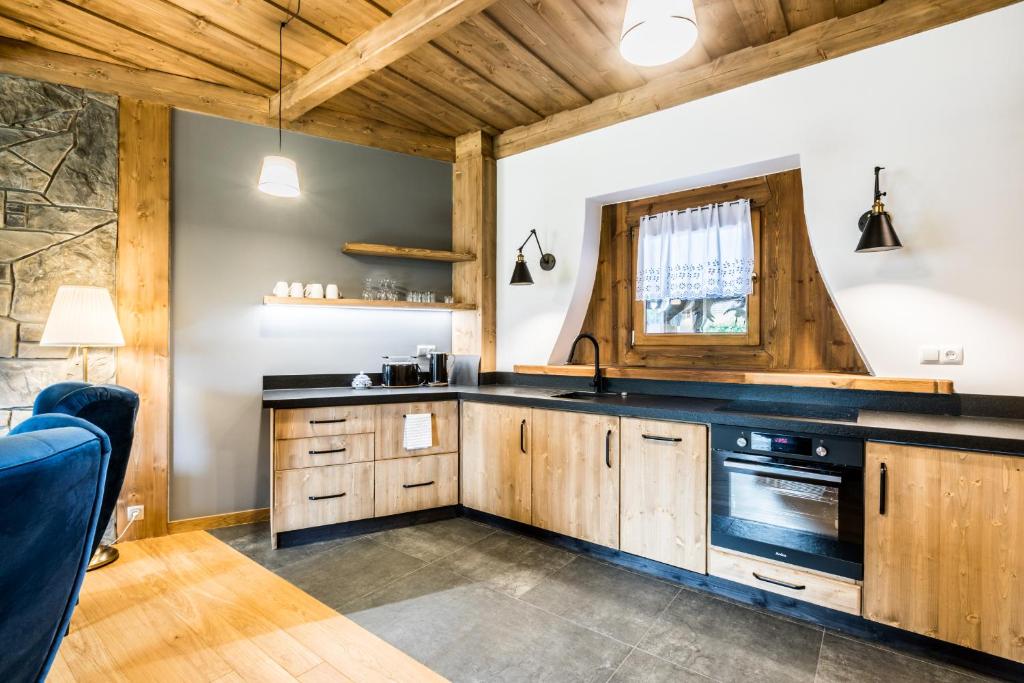 Kuchyňa alebo kuchynka v ubytovaní PREMIUM Apartament Krokus - Giewont View