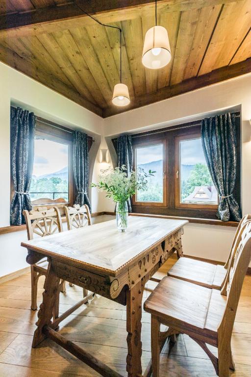 Posedenie v ubytovaní PREMIUM Apartament Krokus - Giewont View