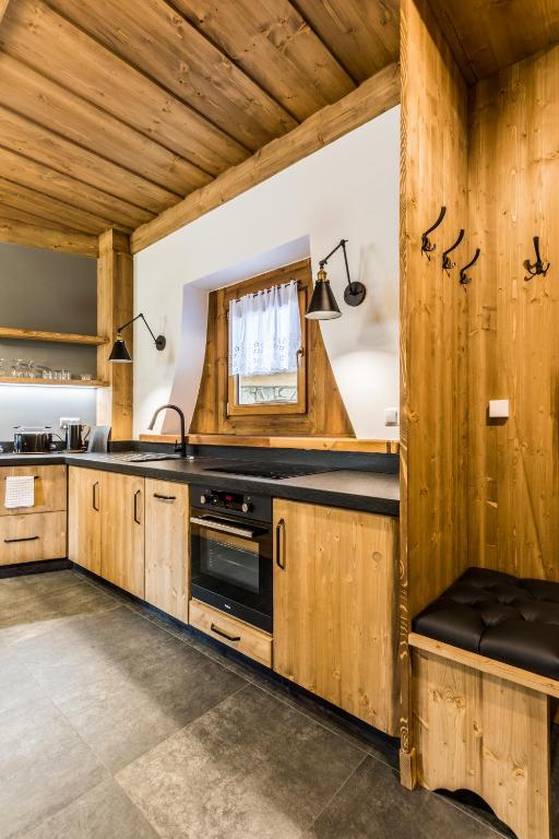 Kuchyňa alebo kuchynka v ubytovaní PREMIUM Apartament Krokus - Giewont View