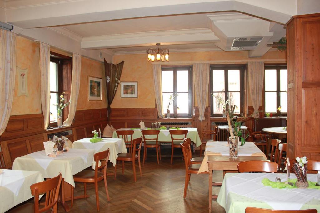 Restaurace v ubytování Gasthof Weißes Roß