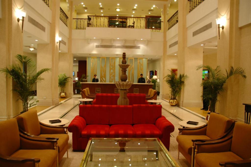 Posezení v ubytování Radisson Hotel Varanasi