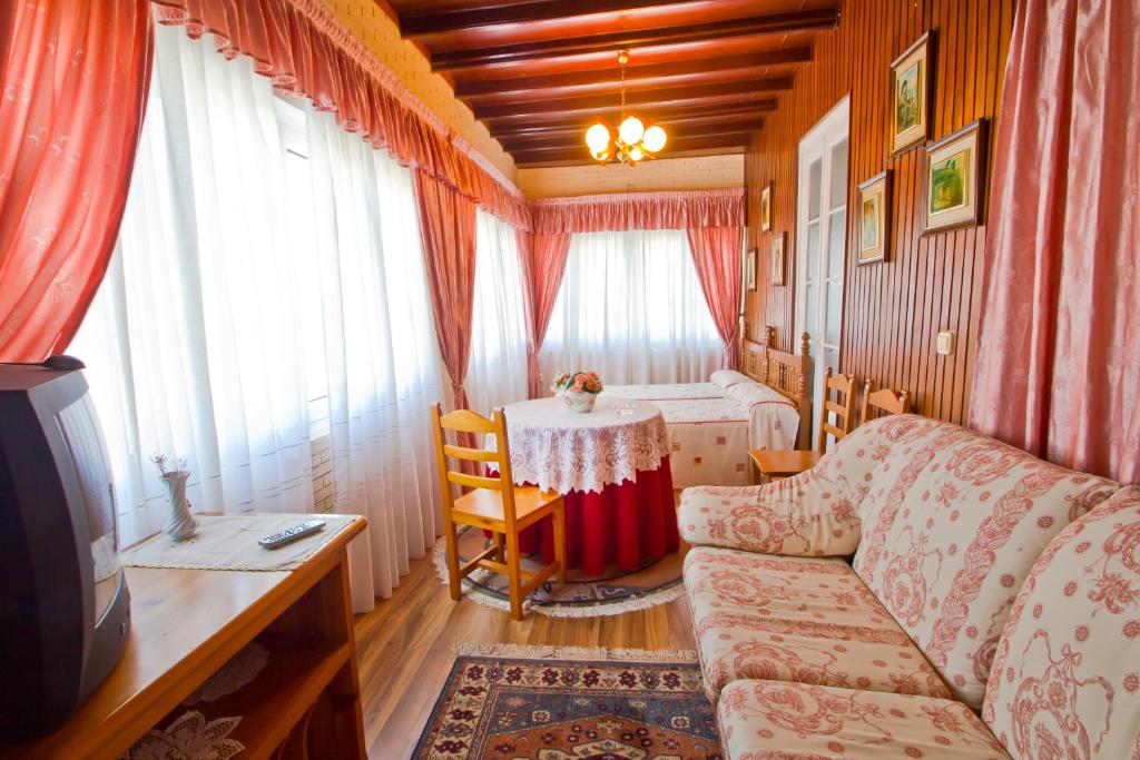 A seating area at Hospedaje Roiz