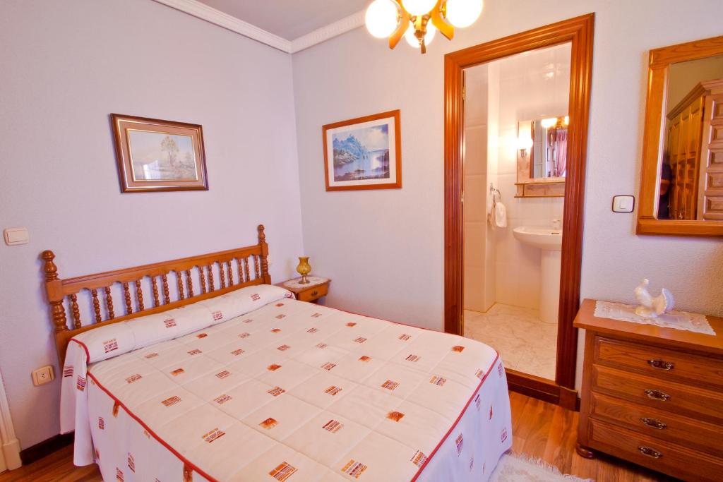 A bed or beds in a room at Hospedaje Roiz
