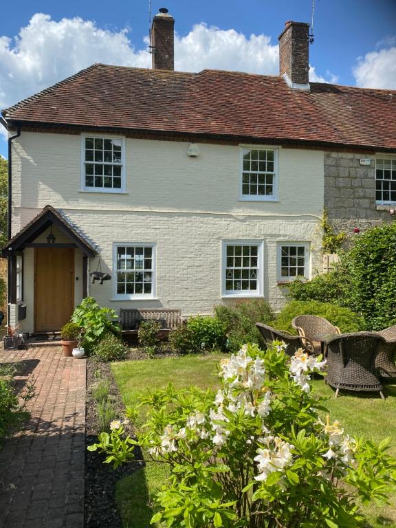 Amazing cottage right in the heart of Ewhurst Green, overlooking Bodiam Castle
