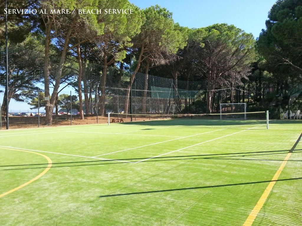 a tennis court with a net on top of it at Eco Hotel Montemerlo in Fetovaia