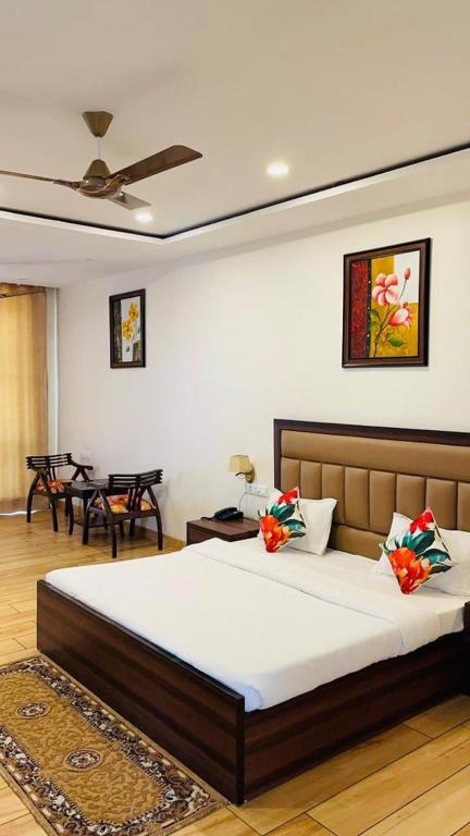 SERENE SUITES - Deluxe Double Room With Balcony