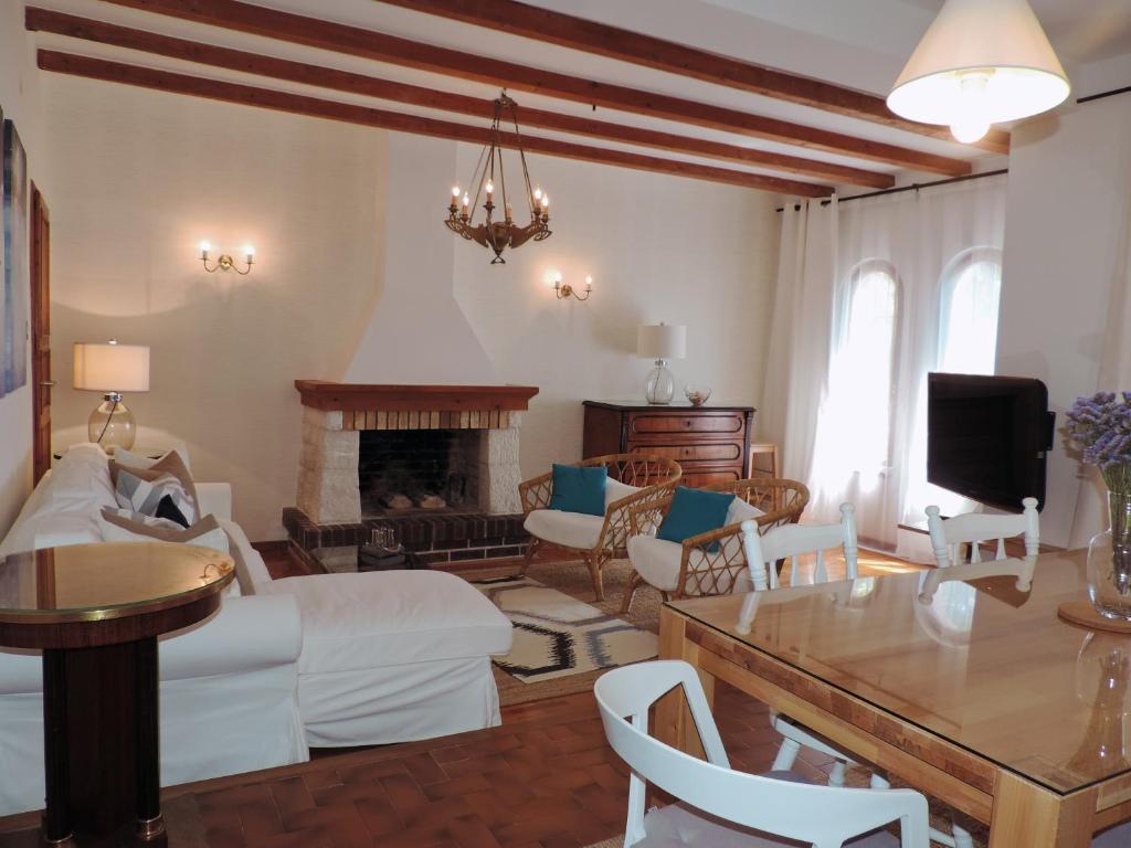 A seating area at Apartman V2