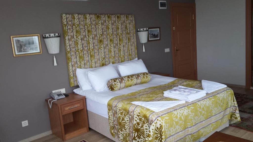 Postel nebo postele na pokoji v ubytování Tashkonak Studio Suites