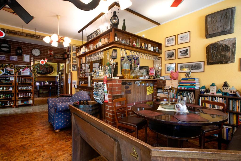 Lounge nebo bar v ubytování Hotel Brückenschänke