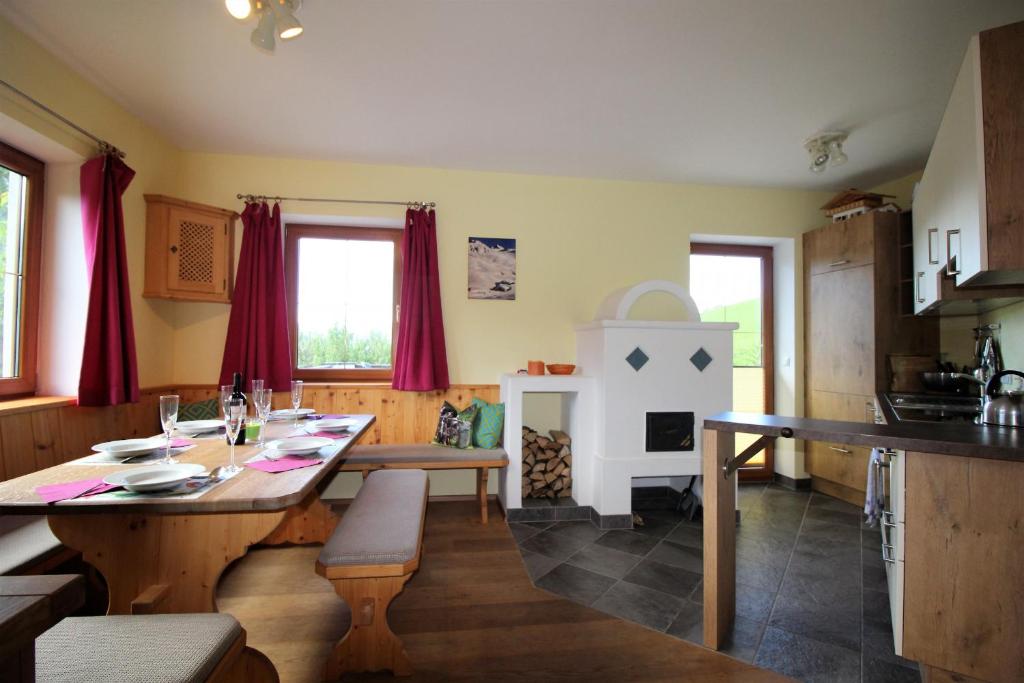 Kuchyňa alebo kuchynka v ubytovaní Lodge Pengelstein by Apartment Managers