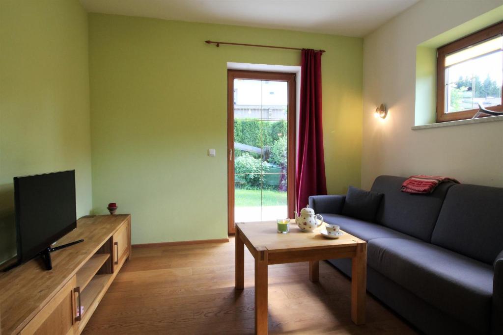 Televízia a/alebo spoločenská miestnosť v ubytovaní Lodge Pengelstein by Apartment Managers