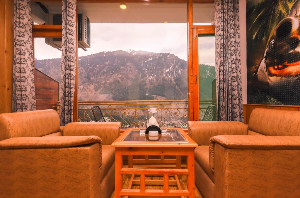 Üldine mäevaade või majutusasutusest Hotel Smugglers Mountain View - central heated & air Cooled #Free Pick from Volvo Bus Stand pildistatud vaade