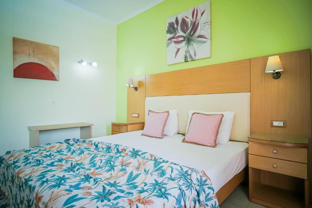 Postel nebo postele na pokoji v ubytování Rose Club Apartments
