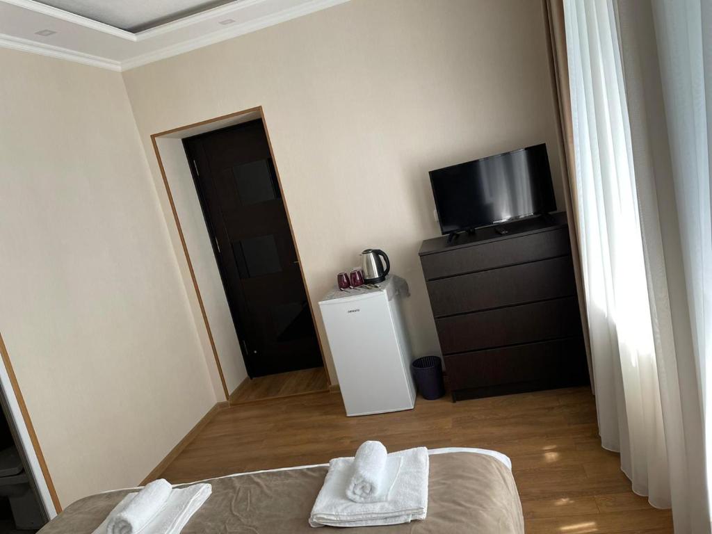 TV a/nebo společenská místnost v ubytování Serenity Likani Villa Hotel
