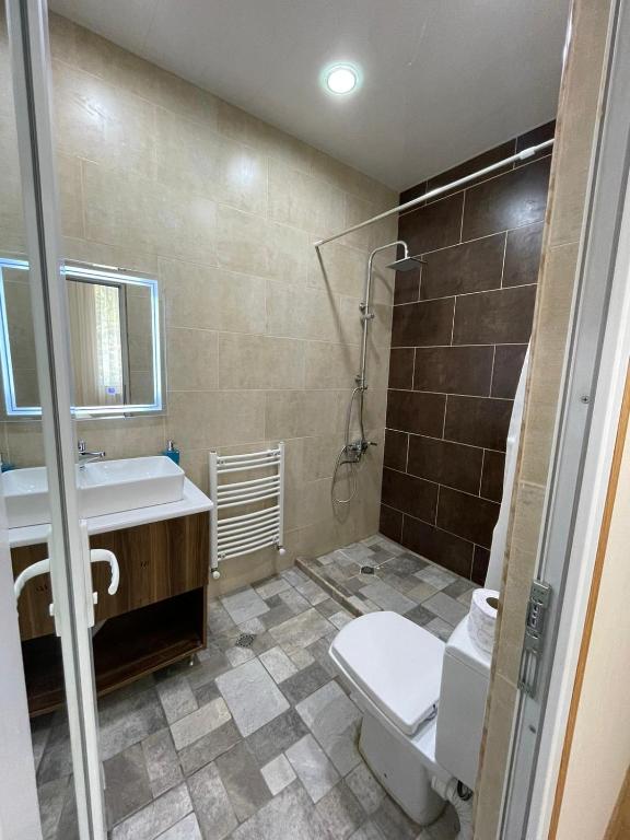Koupelna v ubytování Serenity Likani Villa Hotel