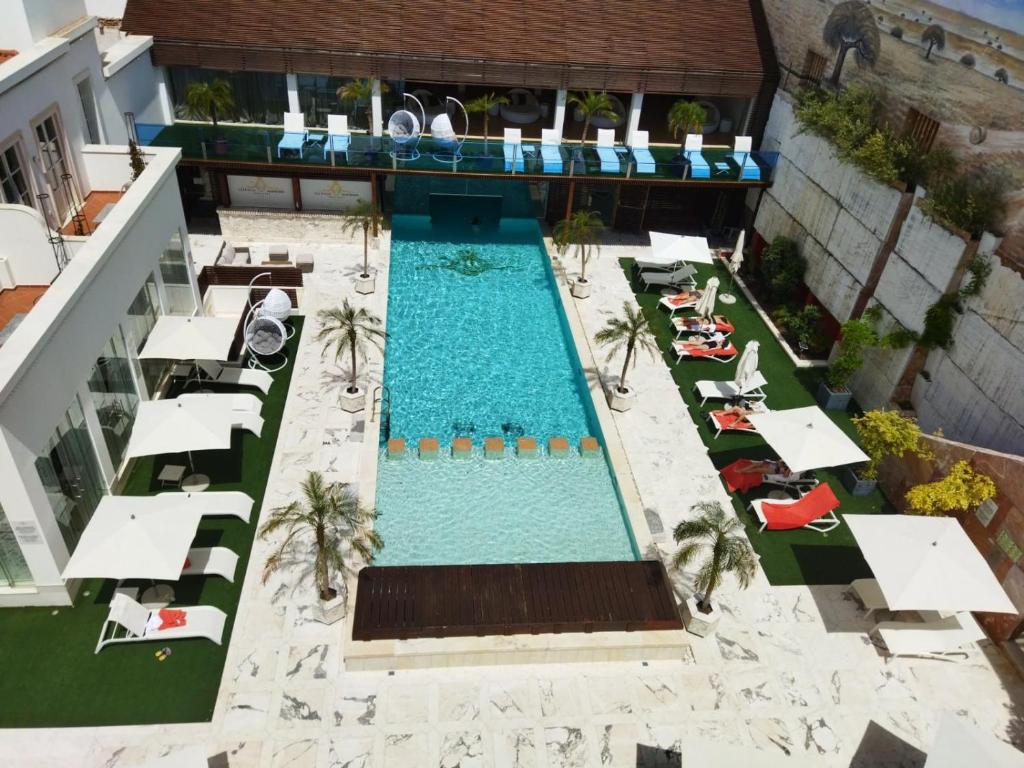 Uma vista da piscina em Alentejo Marmòris Hotel & Spa, a Small Luxury Hotel of the World ou nas proximidades